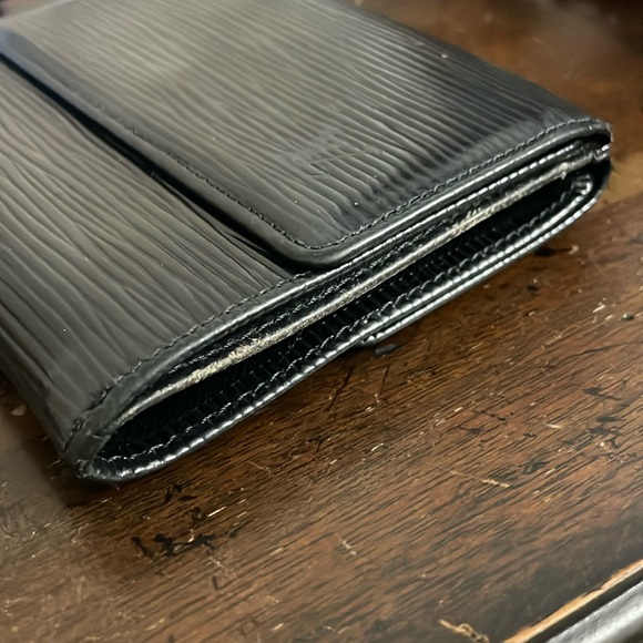 Louis Vuitton Epi Black Tri Fold Leather Wallet - Picture 3 of 10